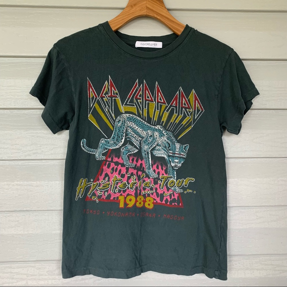 Daydreamer Def Leppard Graphic Tee Small